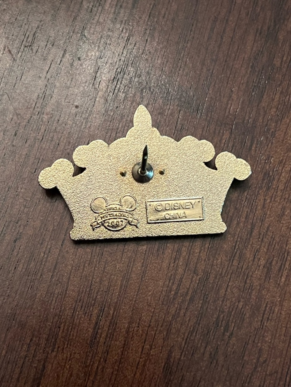 2007 Disney Official Pin Trading PINK Hidden Mickey Princess Crown - Picture 2 of 2